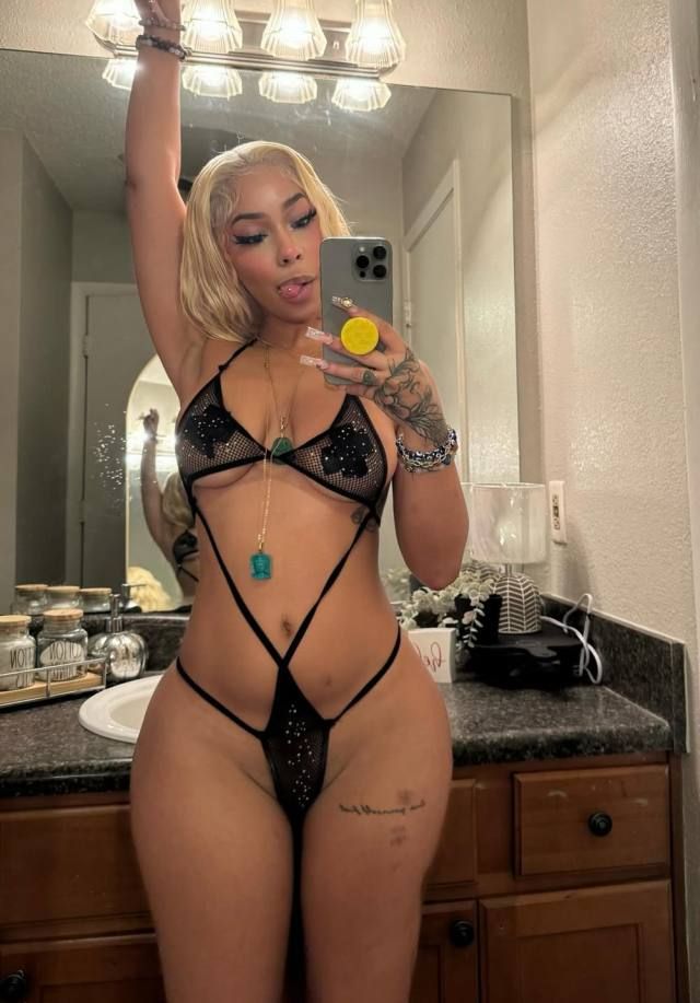 I’m Casey available for all kind of fun 💦🍆👅. Dm me let’s have some fun 🍆💦👅 - Image 2